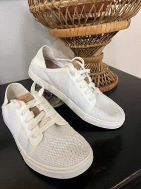 OluKai Pehuea Lī Women's Lightweight Sneakers Sz 6 EUC